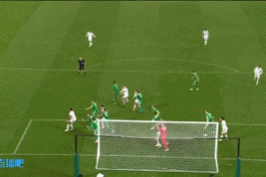 这脚有失水准！维蒂尼亚错失良机，后点无人盯防下射门踢呲了